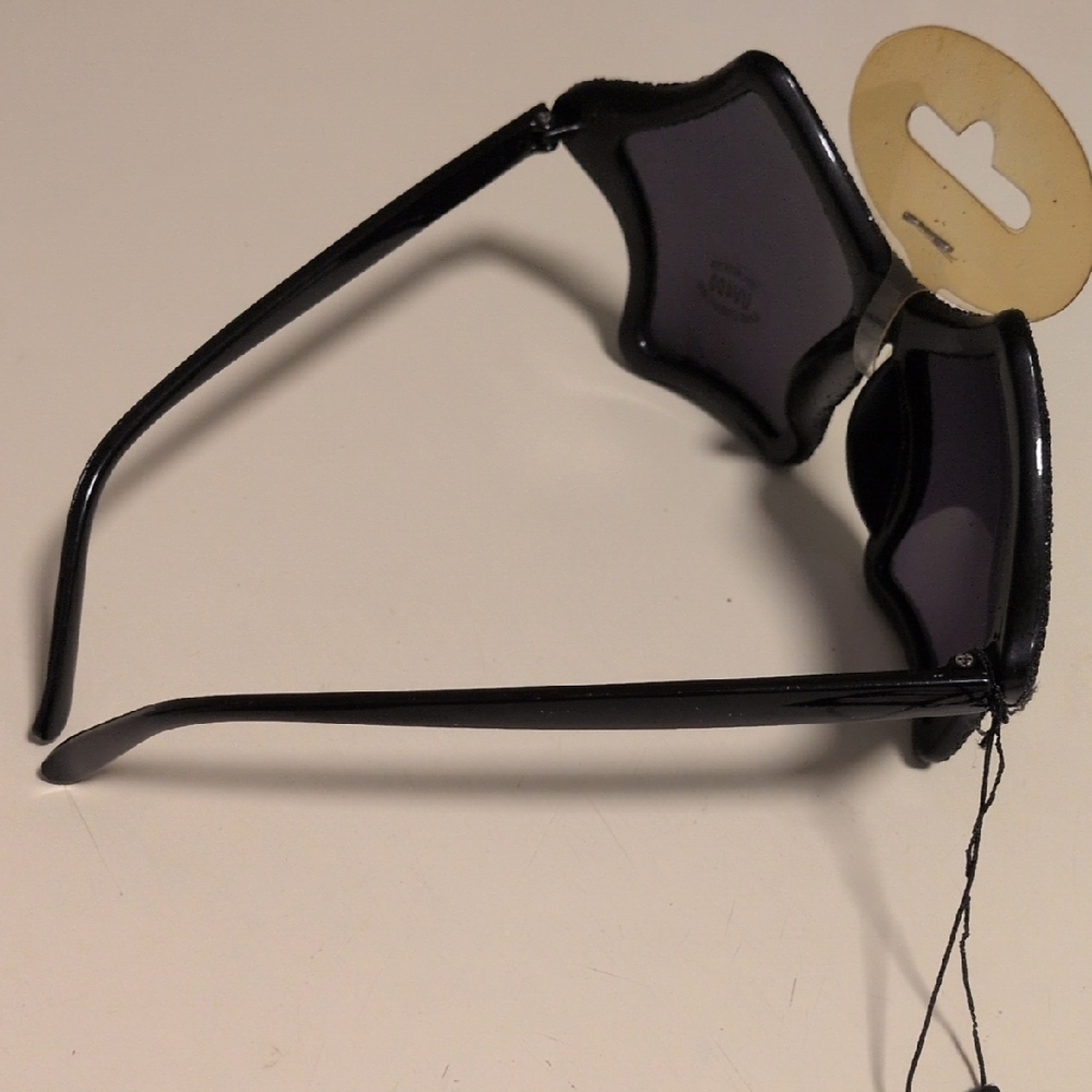 Glittery Black Star Sunglasses - Picture 7 of 7
